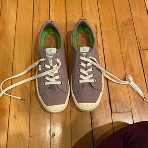 Carimu size 9 beige shoes